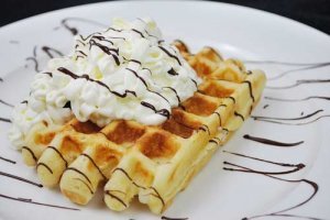 Leckere Waffeln mit einem Waffeleisen leicht herzustellen