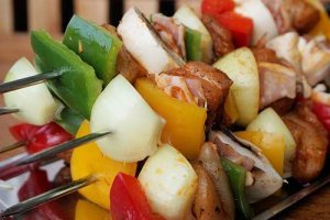 Gemüse darf beim Schaschlik Grillen nicht fehlen