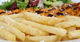 Pommes mit Huhn - mit einer Heißluftfritteuse kein Problem