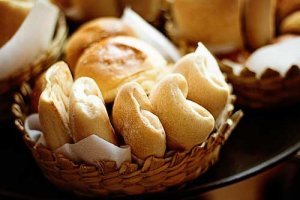 Selbst die Zubereitung von Backwaren ist mit einer Heißluft Fritteuse möglich