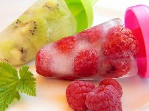 Eis selber herstellen - Eis am Stiel aus Früchten