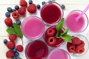Leckere Smoothies aus Beeren sind schnell gemixt