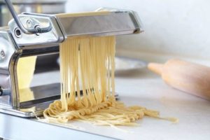 Nudelmaschine (depositphotos.com)